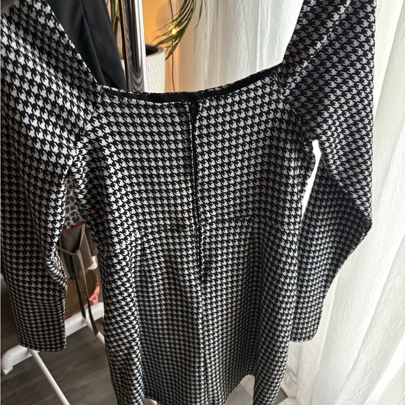 Mi Ami Black and White Checkered Long Sleeve Dress - Picture 5 of 6